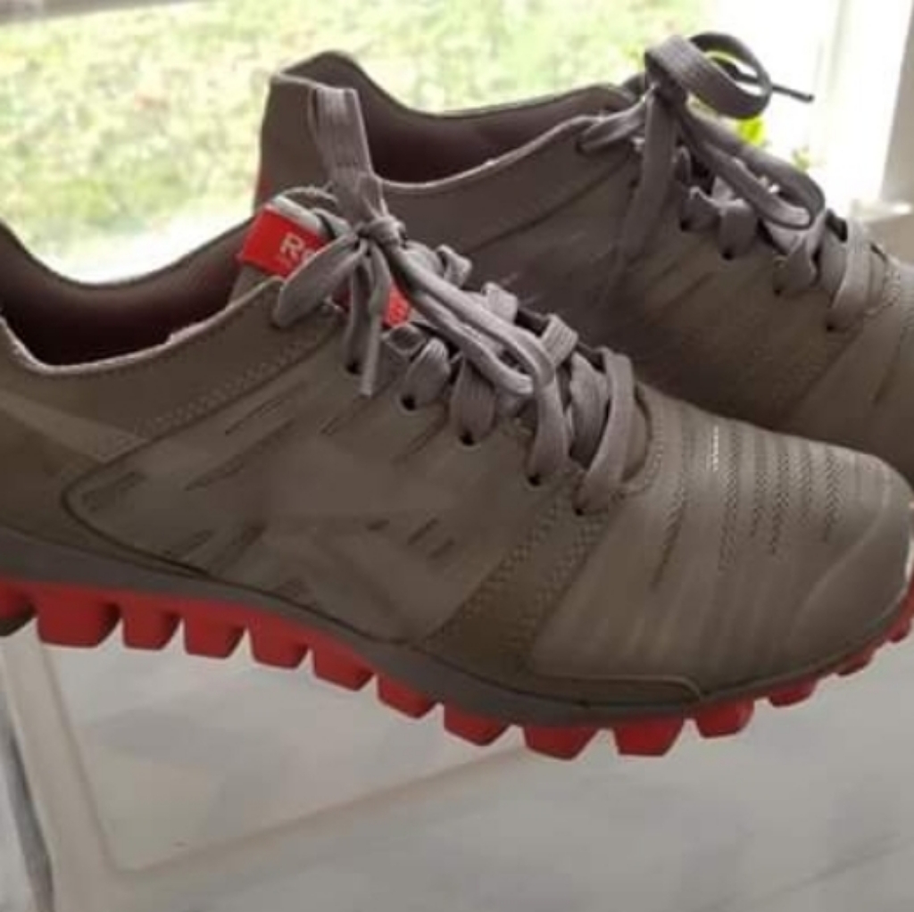 Women's Reebok Size 7